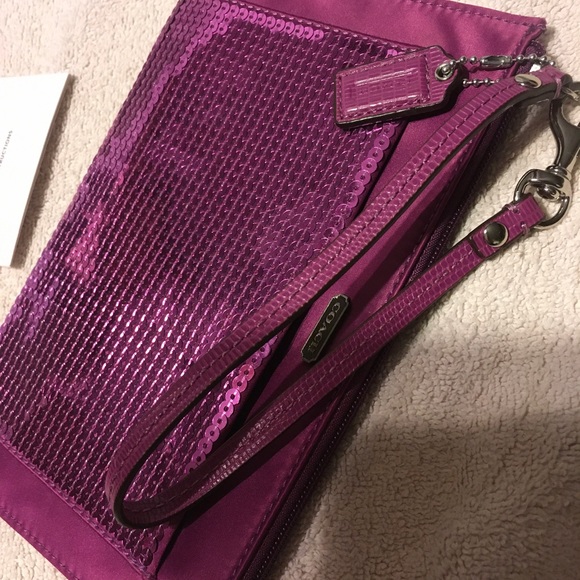 Coach Occasion Sequin Party Large Wristlet Mulberry NWT - Picture 7 of 9